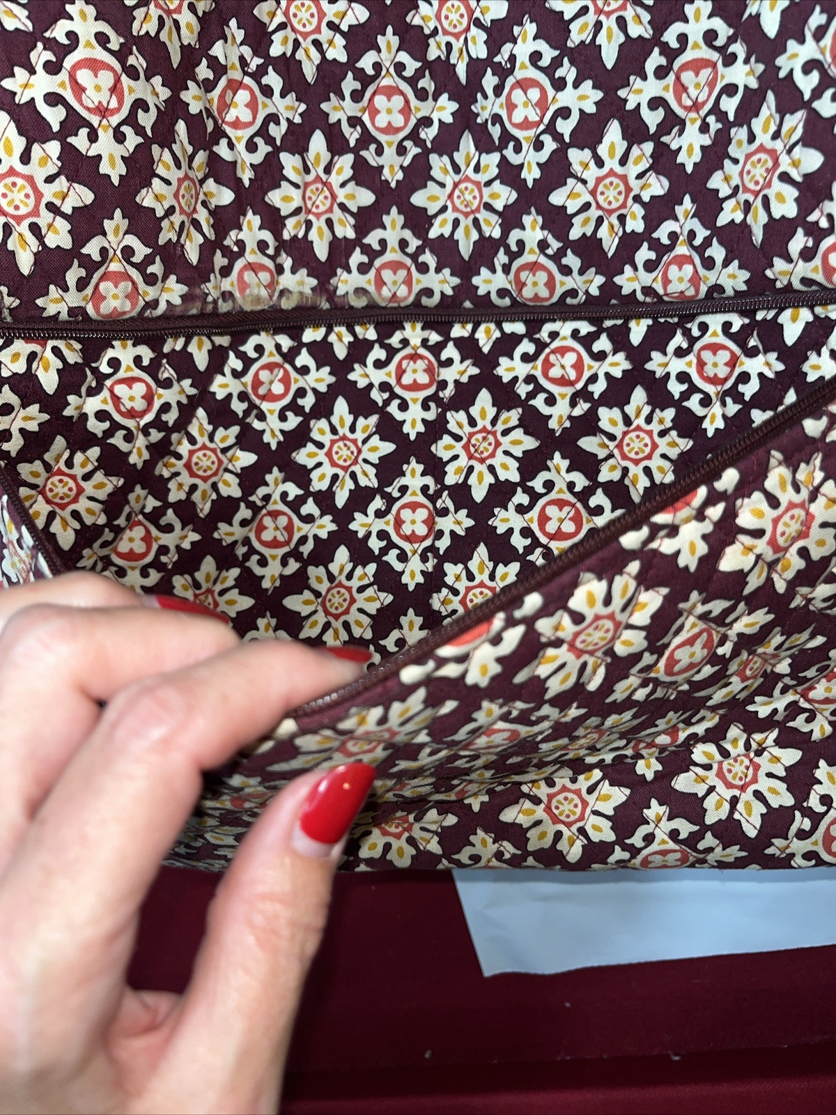 Vera Bradley Burgundy CREAM Messenger BAG Medalion Quilted Crossbody Satchel 16”