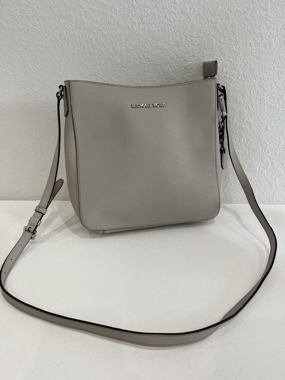 New Michael Kors Jet Set Travel Medium Phone Crossbody Grey / Tan $228