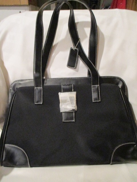 AVON Black “Anew Clinical” Purse Silvertone Hardware 3 slip Pockets/1 Zip Studs
