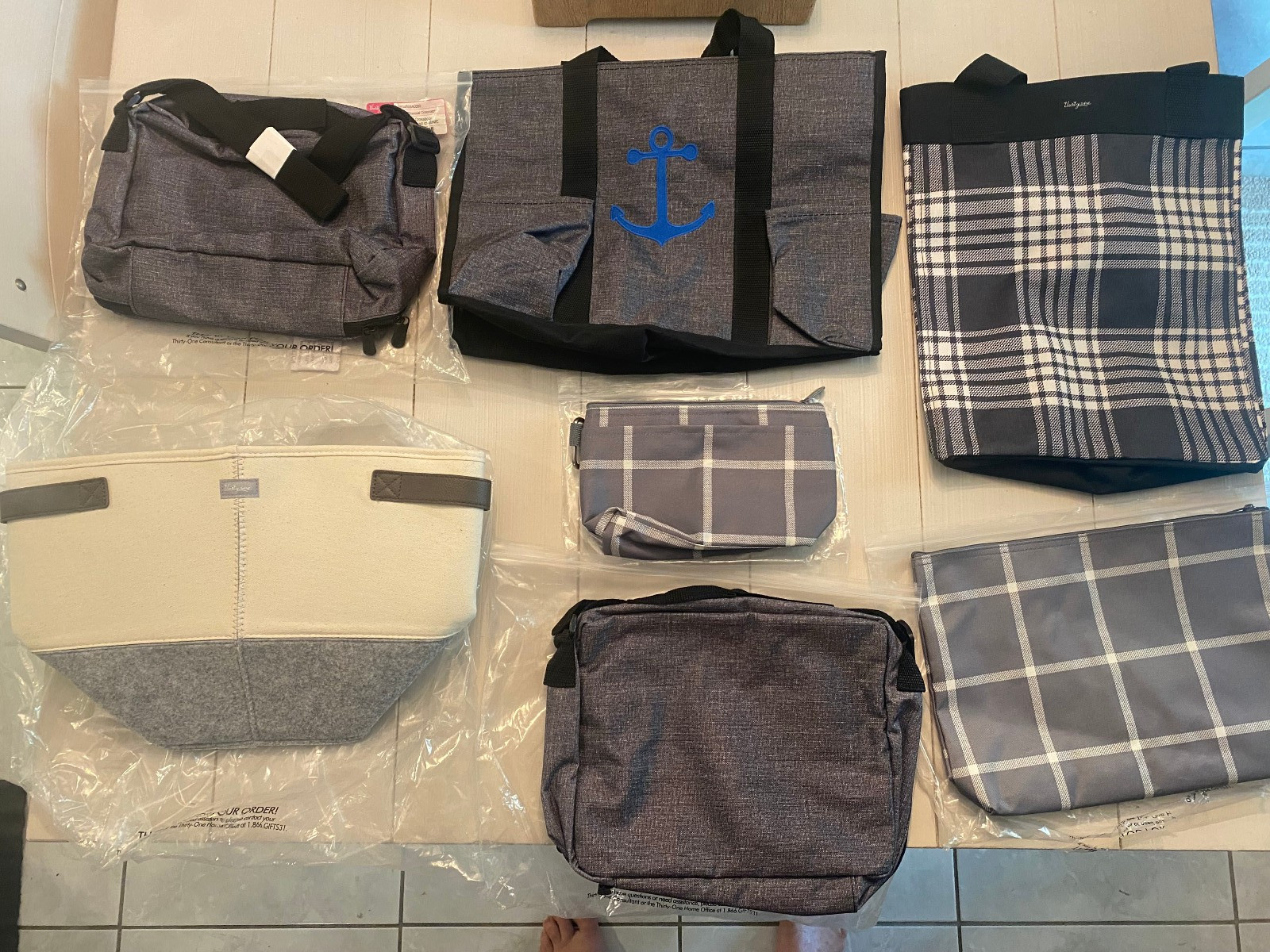 Lot Of 7 Thirty One Bags all unused various sizes and colors see pictures