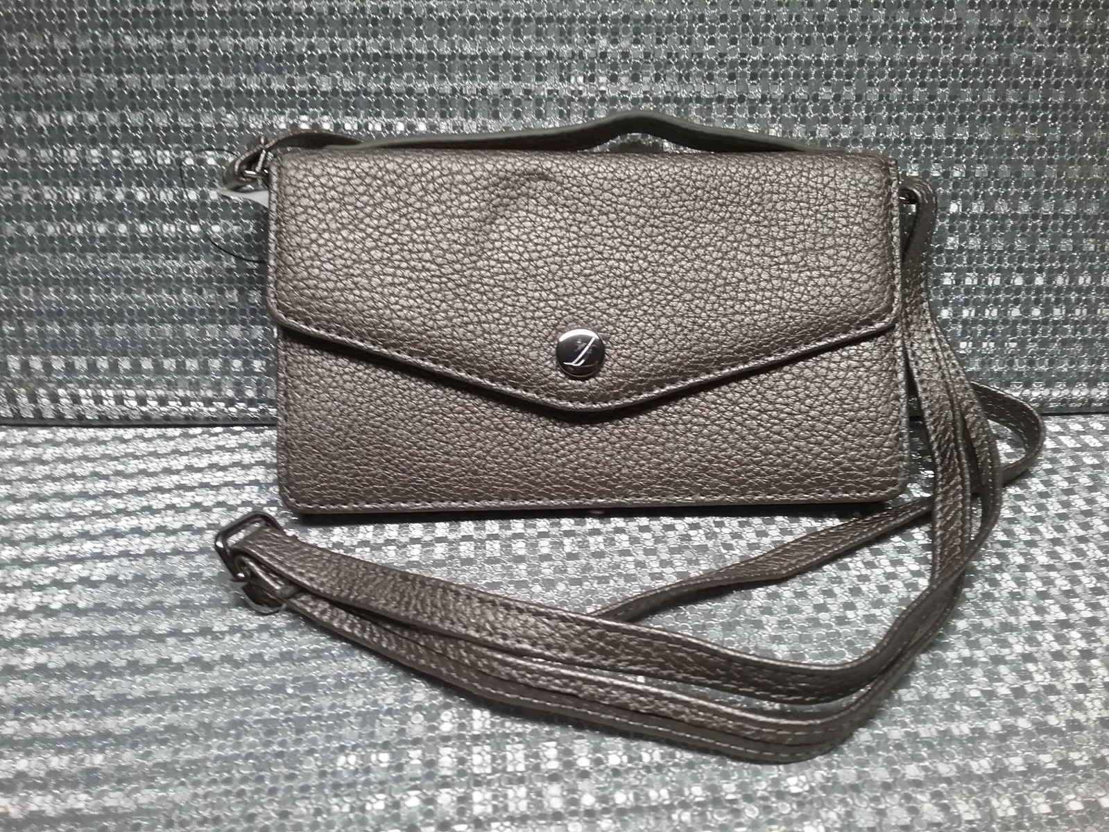 Nautica Mini Crossbody Wallet/Bag 7″L x 4″H Gold Tone New.
