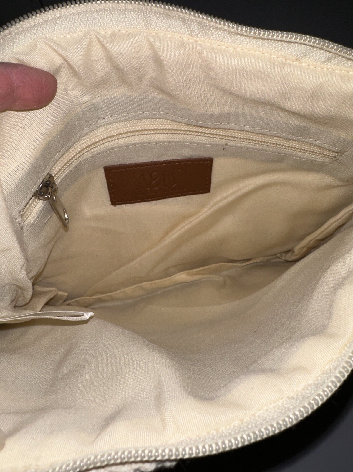 A & B America & Beyond Makeup/clutch Zipper With Tassel Medium