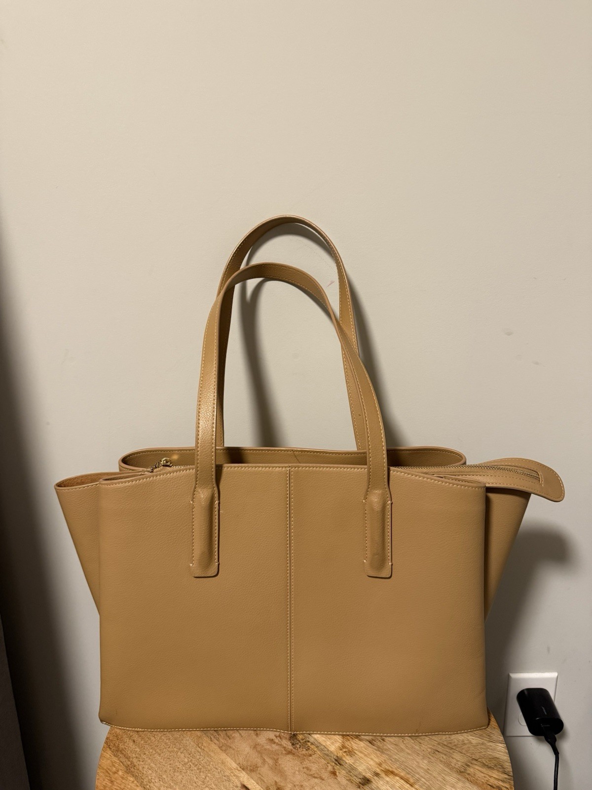 Freja New York Paloma Tote Retails $318 TOTE BAG Leather Large Tote Stylish Tan