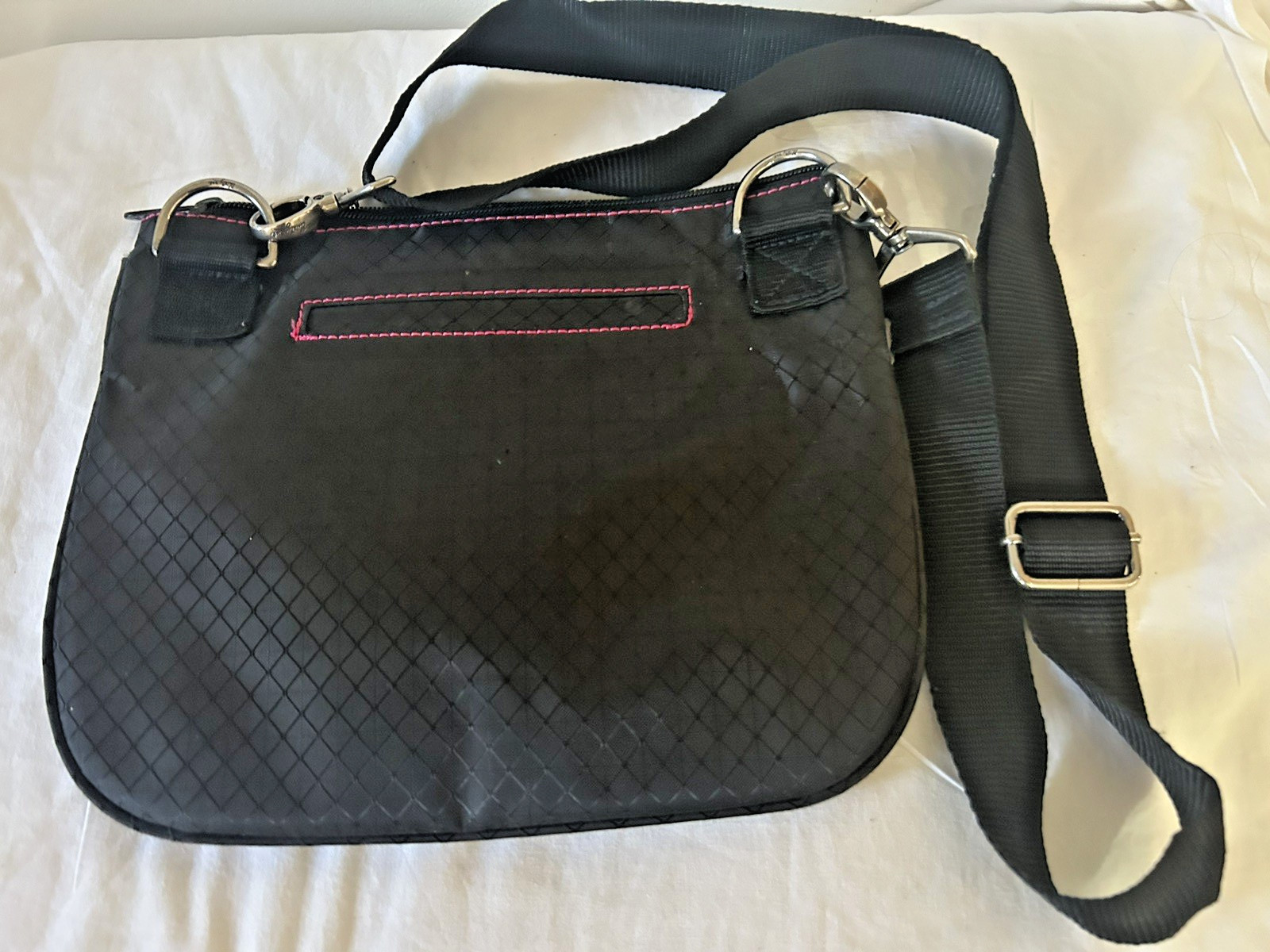 31 Thirty One Crossbody Bag Black Diamond Print Pink Stitching & Lining
