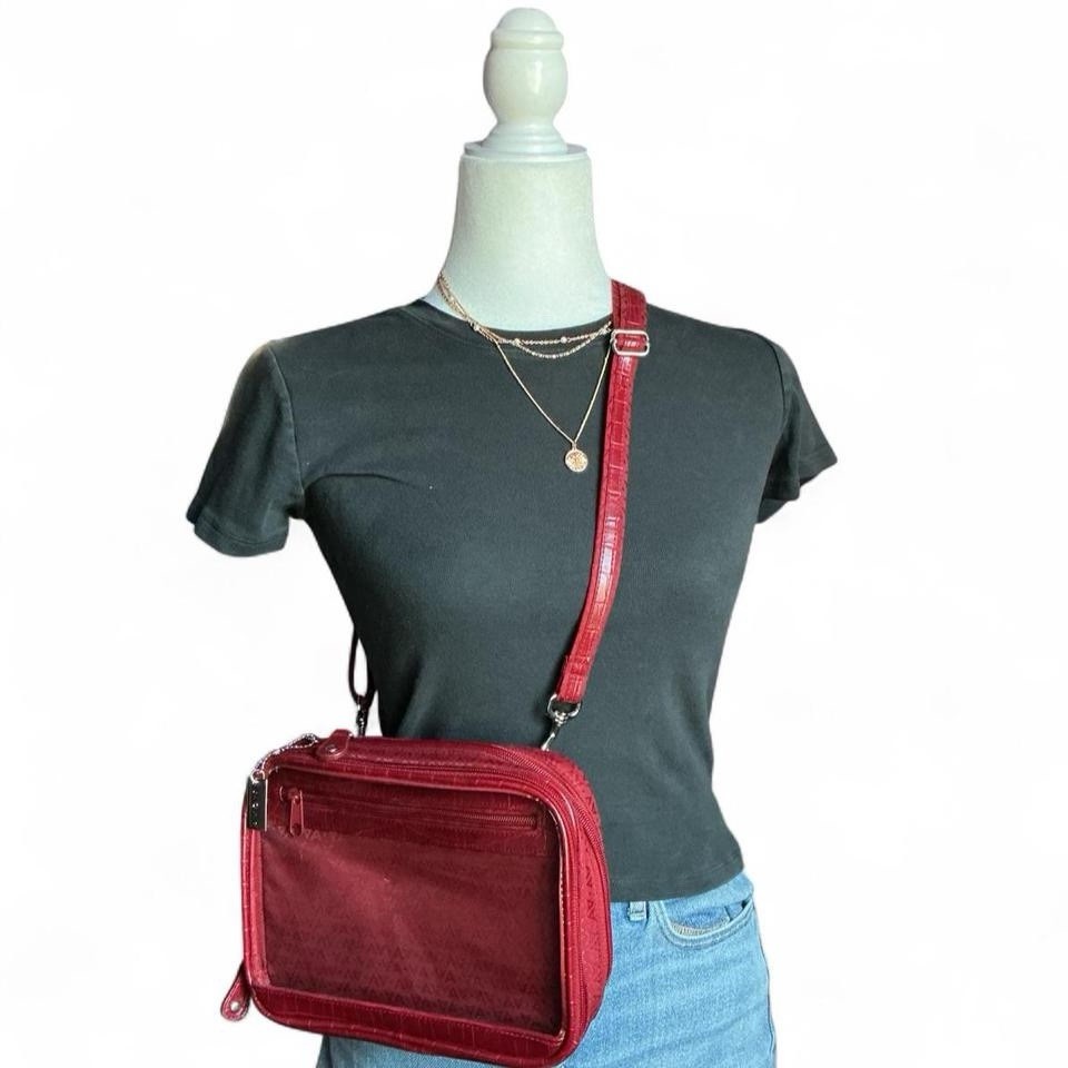Avon Burgundy Medium Crossbody Bag Zip, Adjustable/Detachable Strap, Pockets