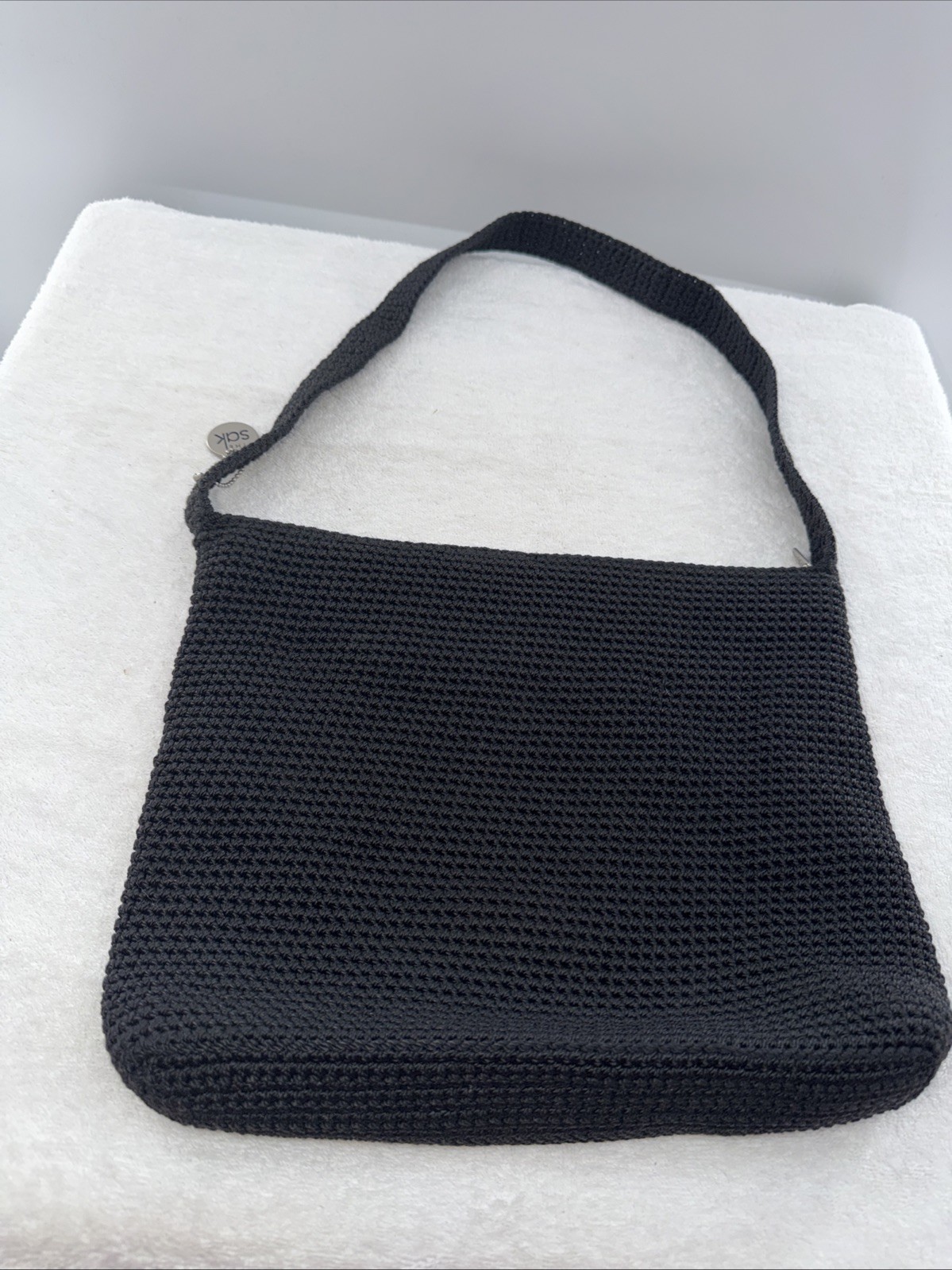 The SAK Classic Crochet Knit Black Med Handbag w/Charm Retro 90’s Vibe EUC