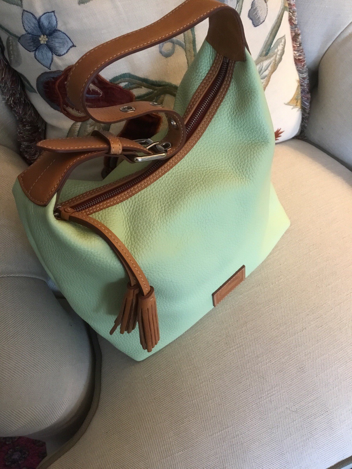 STUNNING – Dooney and Bourke Shoulder Bag In Pebble Leather