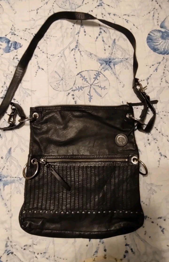 The Sak Pax Crossbody Shoulder Bag Clutch Black Leather 5 Way Convertible Purse