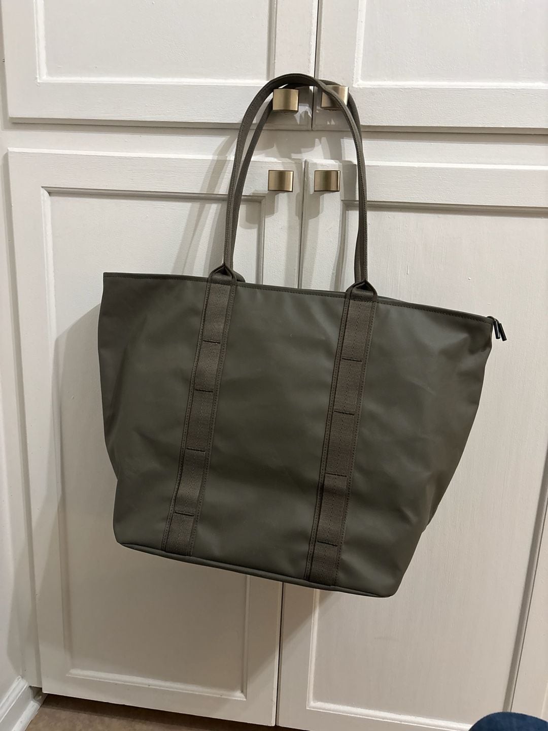 Db Essential Tote 25L Moss Green Bag