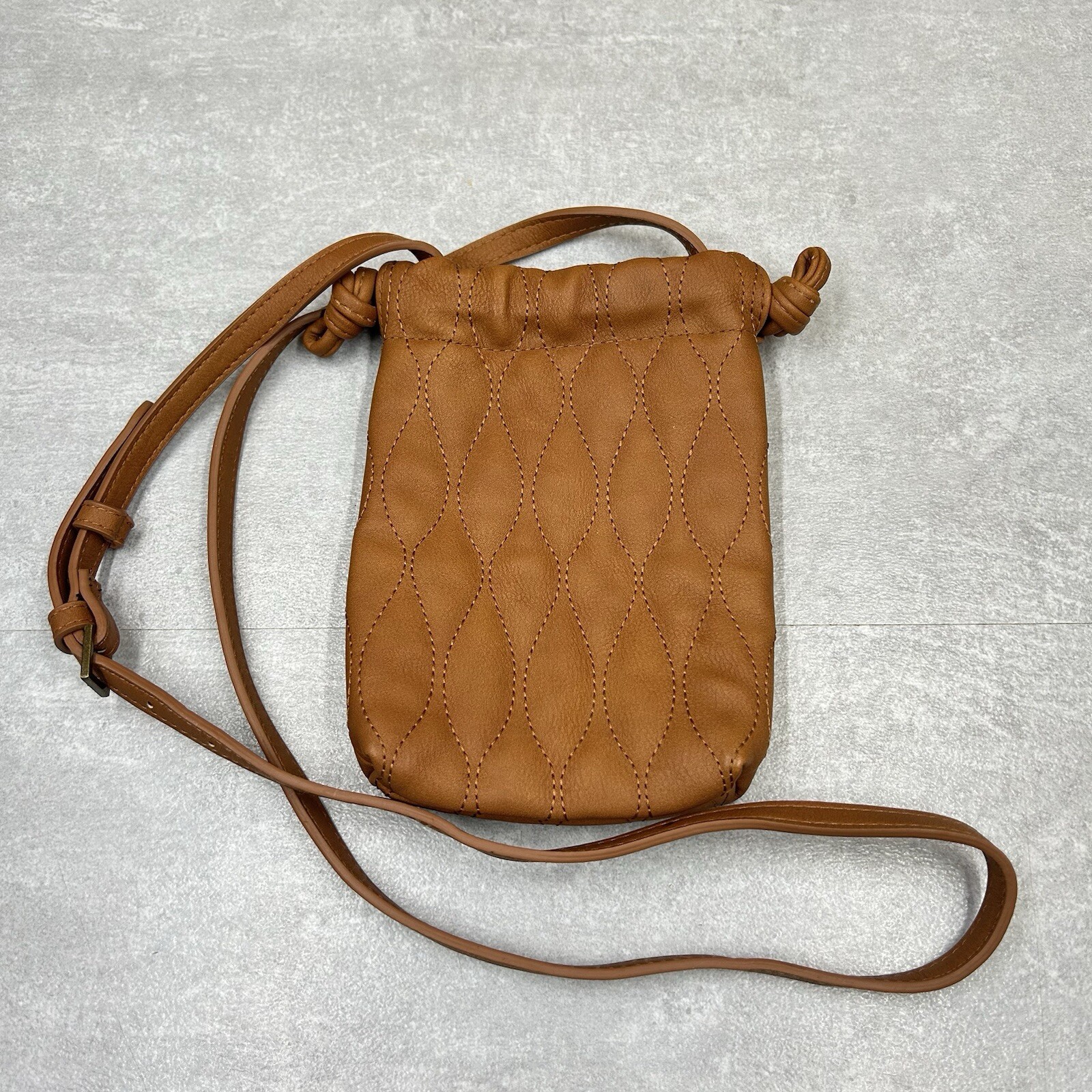 Universal Thread Quilted Phone Crossbody Bag Brown Adjustable Strap 7×5 in