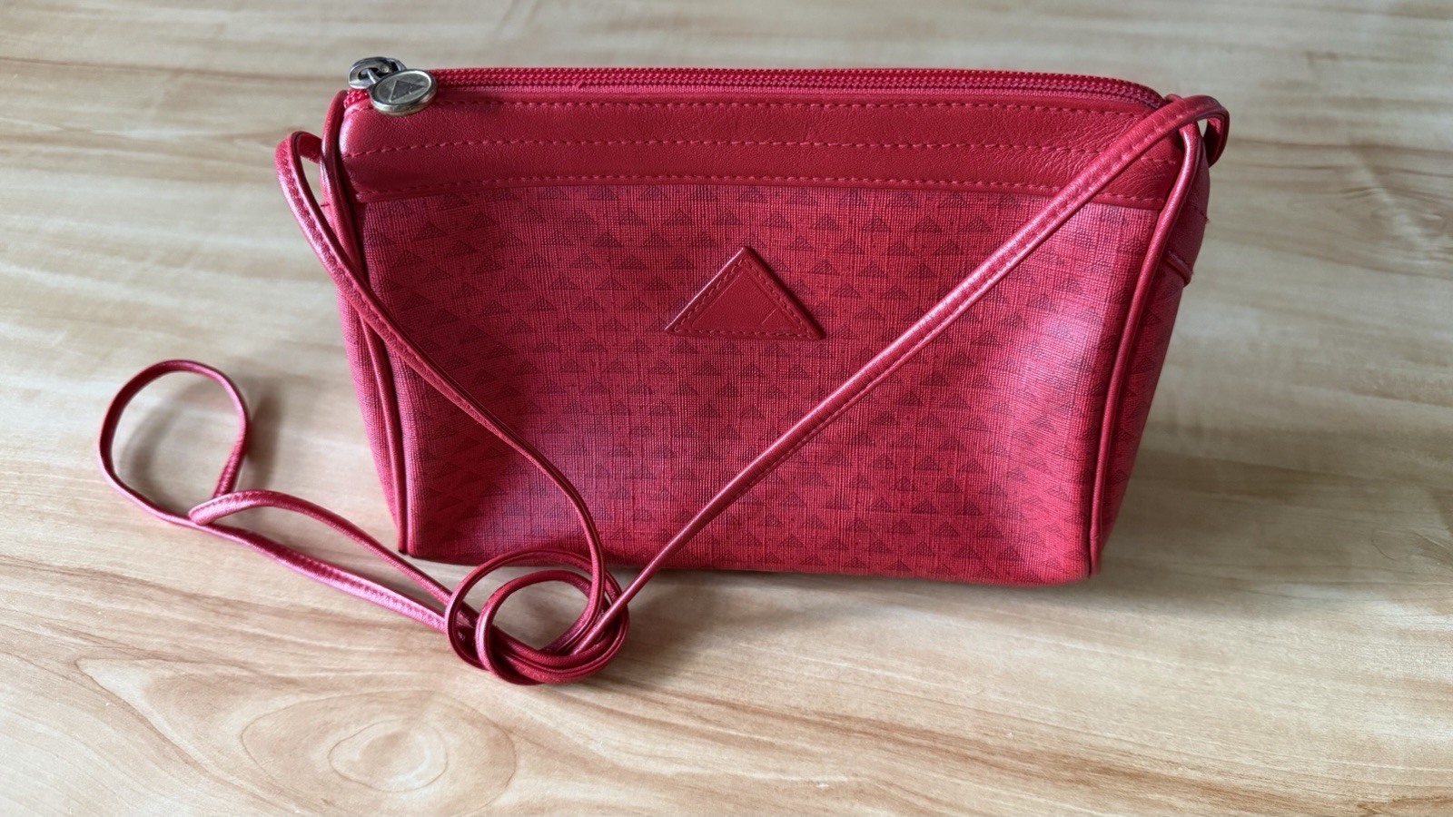 VTG 1984 Liz Claiborne Red Triangle Logo Crossbody Purse Genuine Leather Trim
