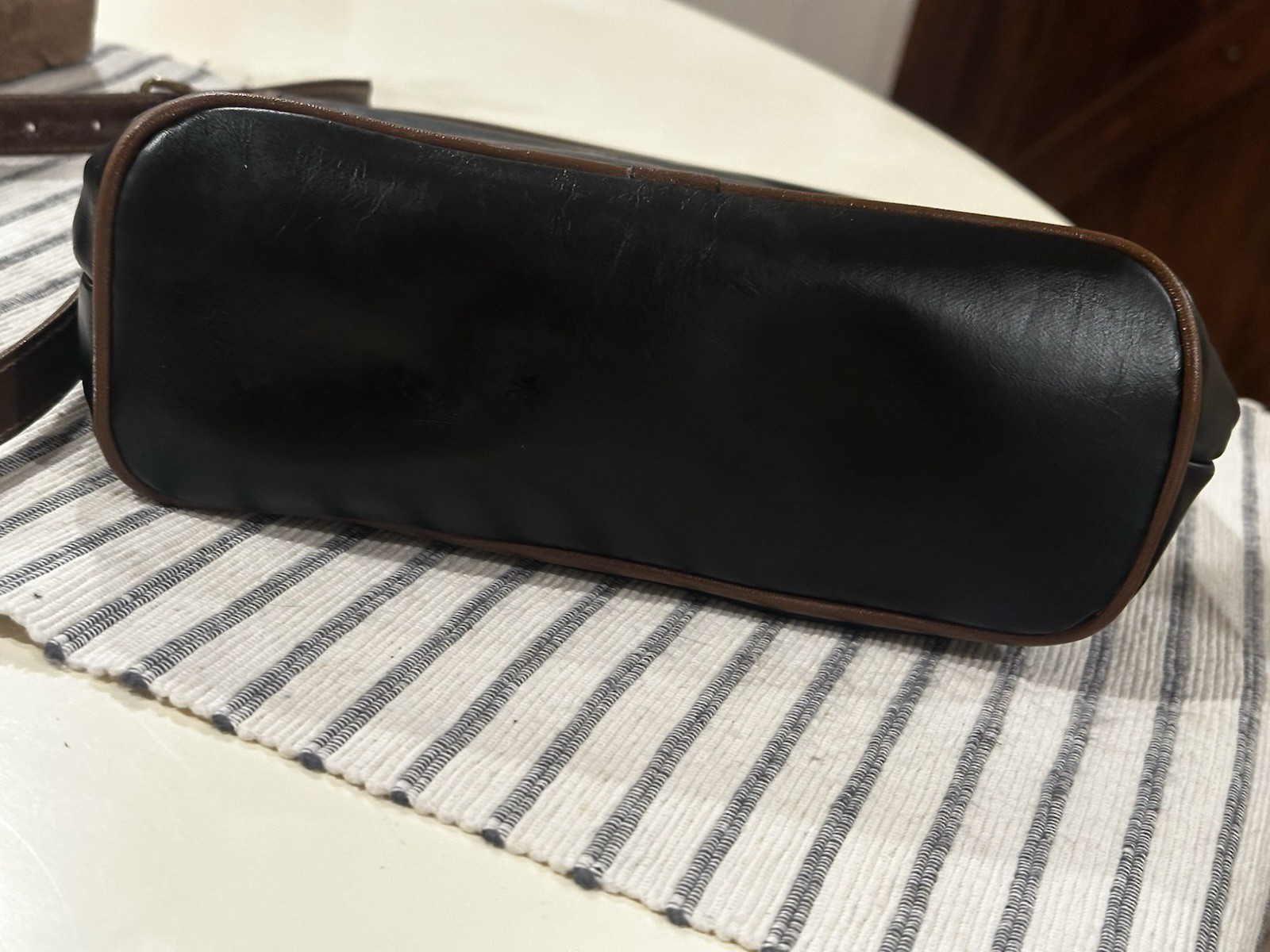 Vintage J.G. Hook Black Leather Crossbody Purse – Excellent Condition