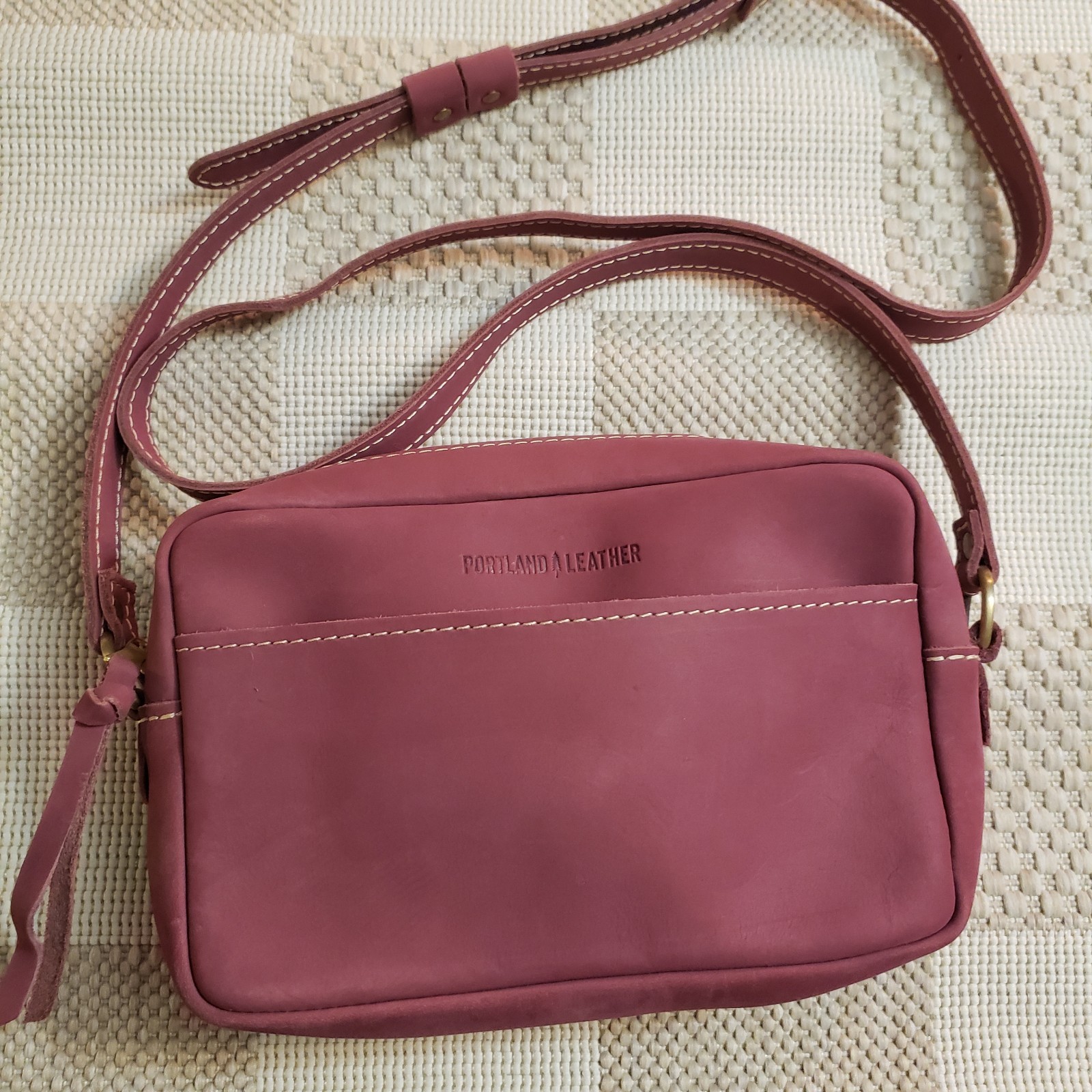 Portland Leather Goods large Camera bag in Foxglove Pink – Trending now!