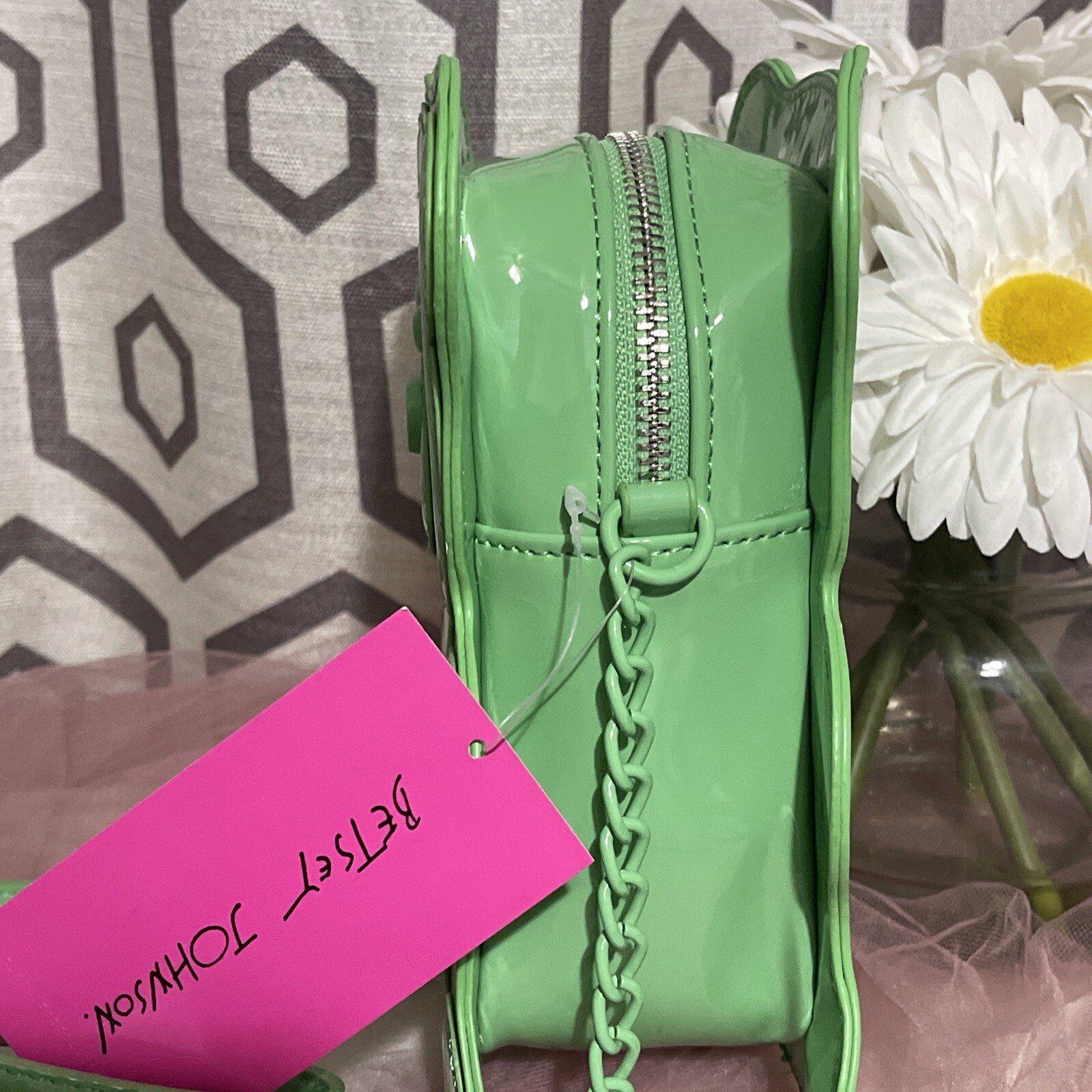 ✨ BETSEY JOHNSON Green Teddy Gummy Bear Novelty Crossbody/ Handbag NEW w/tags.