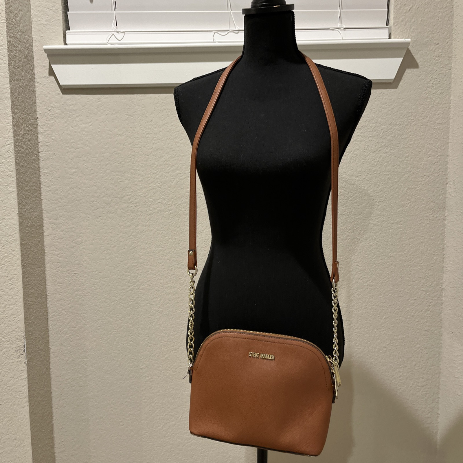 Brown Steve Madden Dome Crossbody Purse Gold Accents BMaggie Handbag